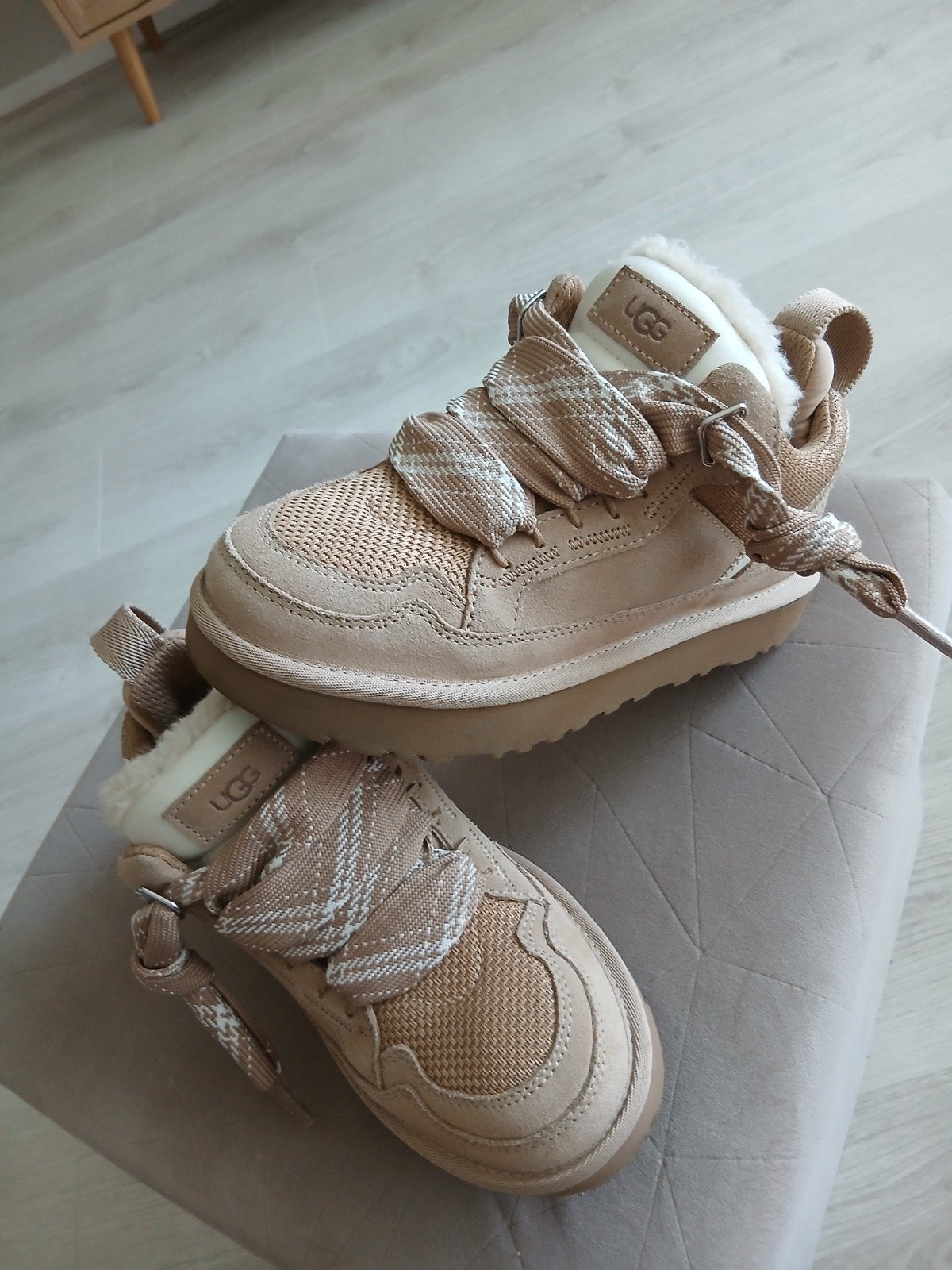 UGG Lowmel 36, Ophalen of Verzenden, Zo goed als nieuw, Zwart, Boots