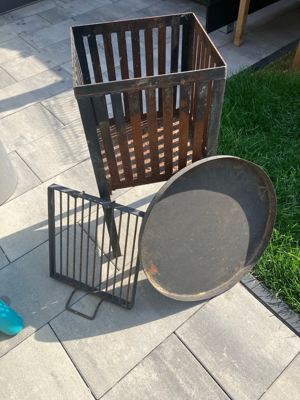 Robuuste vuurkorf met grillrooster en grondplaat, Tuin en Terras, Ophalen, Gebruikt, Vuurkorf