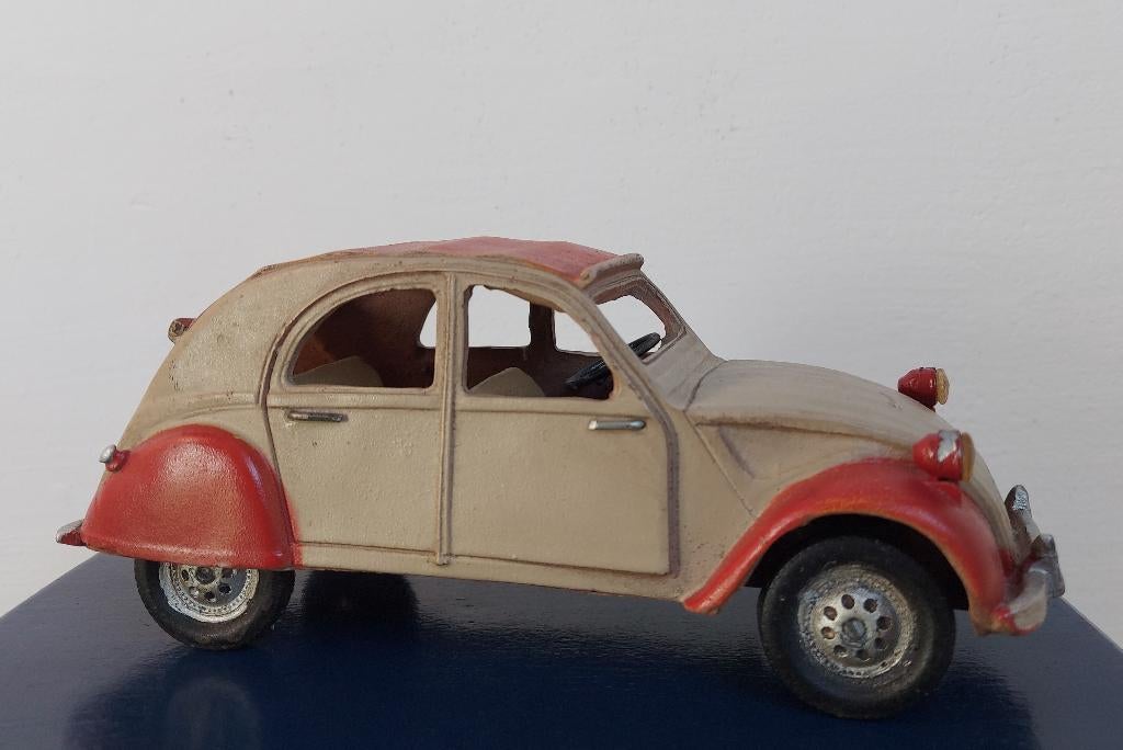Decoratie miniatuur beige rood modelauto eend, Huis en Inrichting, Ophalen of Verzenden, Zo goed als nieuw