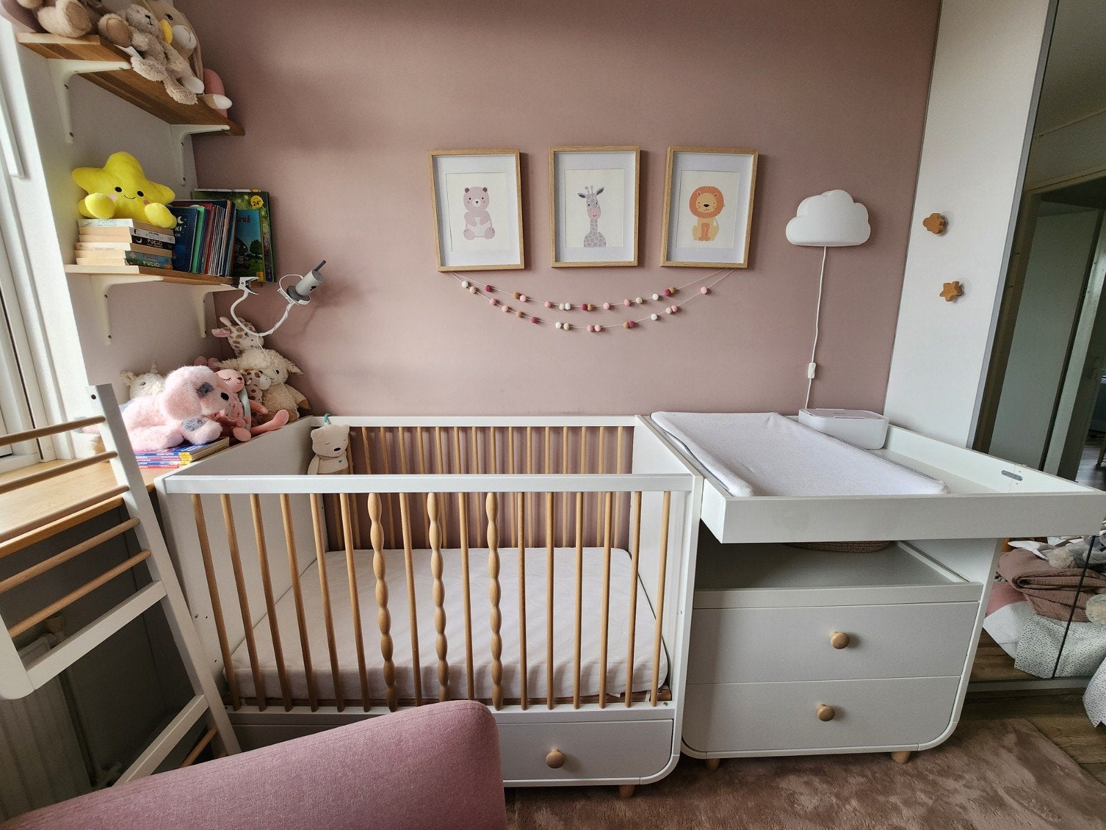 MYLLRA IKEA Babybedje en Commode
Babybedje met lade, Ophalen, Zo goed als nieuw, Jongetje of Meisje