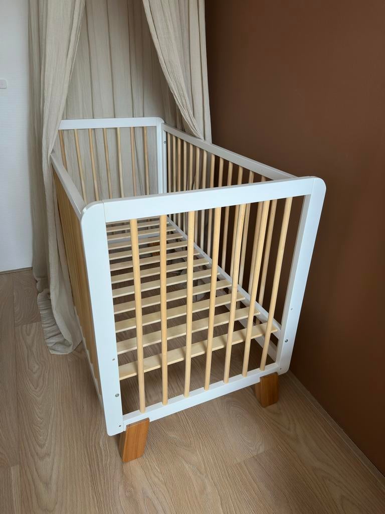 Kinderkraft Ledikant 60x120 Lunky Wit (excl. matras), Ophalen, Zo goed als nieuw, Lattenbodem, Minder dan 140 cm