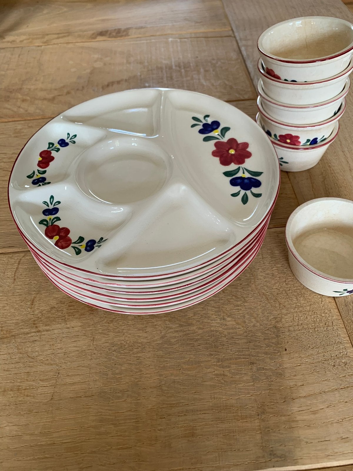 Fondueborden met fondue schaaltjes, Ophalen, Gebruikt, Aardewerk, Landelijk/Boerenbont