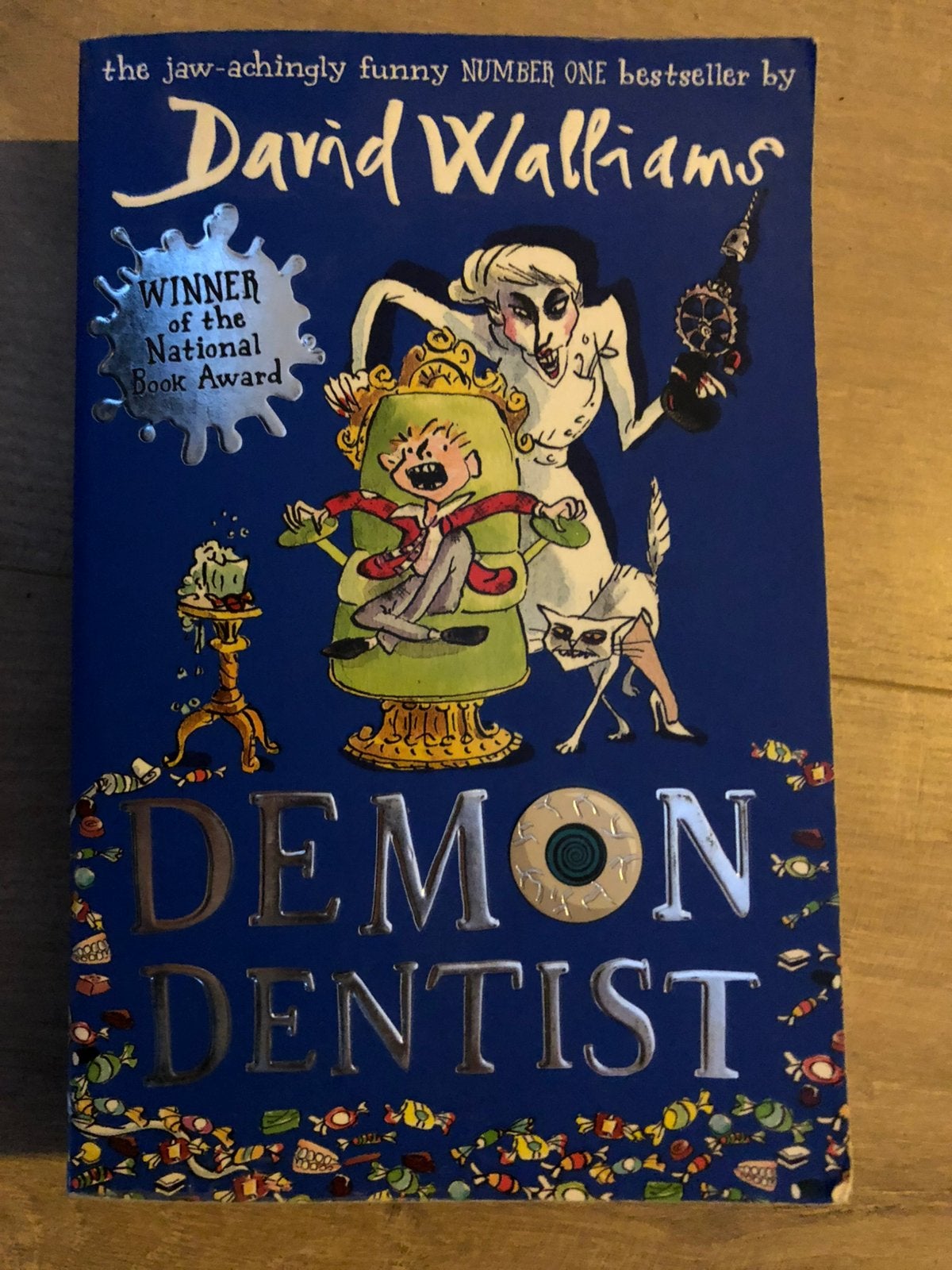 Demon dentist Engels leesboek!, Ophalen of Verzenden, Zo goed als nieuw