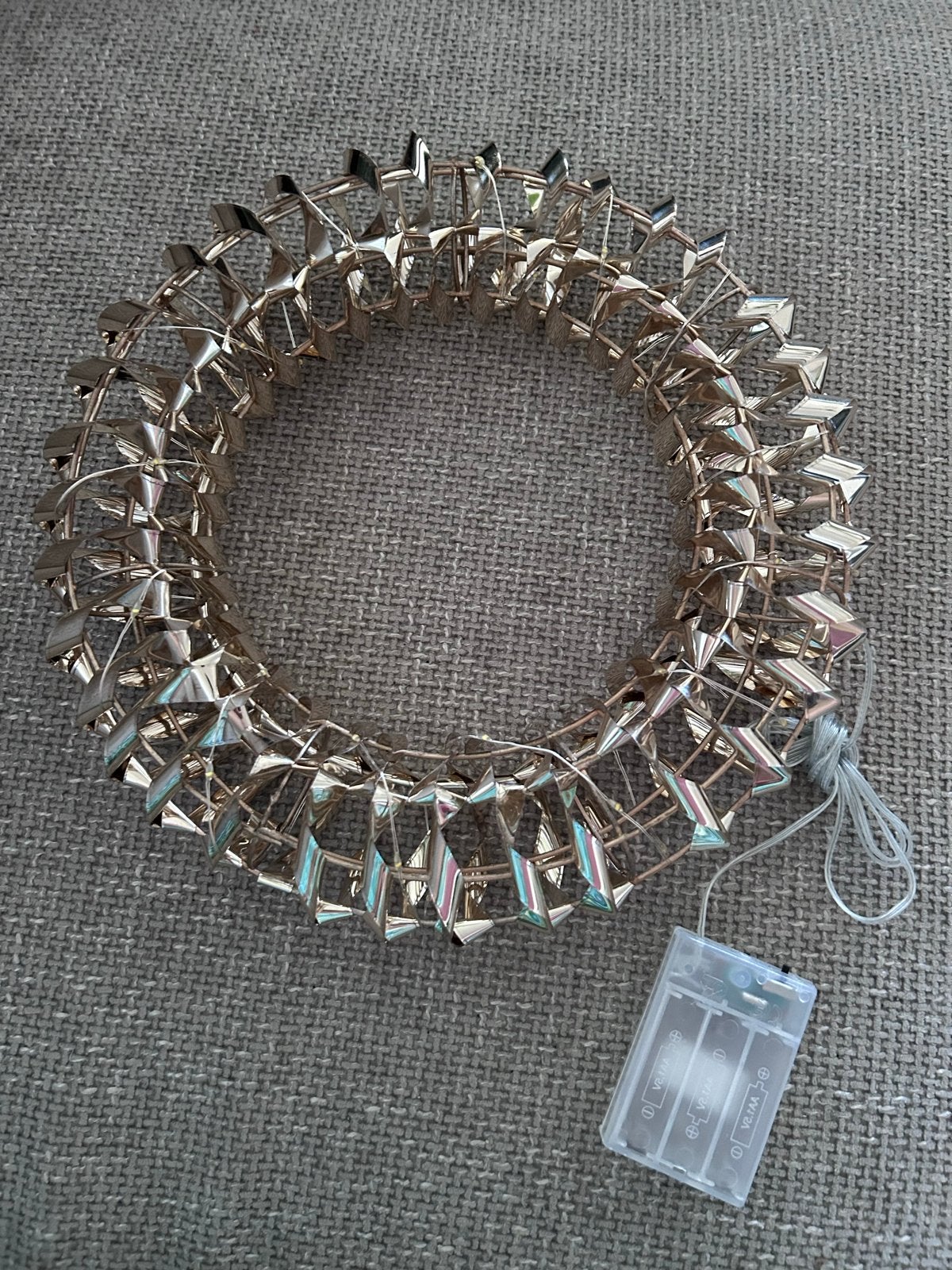 Gouden decoratieve krans met LED-verlichting, Huis en Inrichting, Woonaccessoires | Overige, Ophalen of Verzenden, Zo goed als nieuw