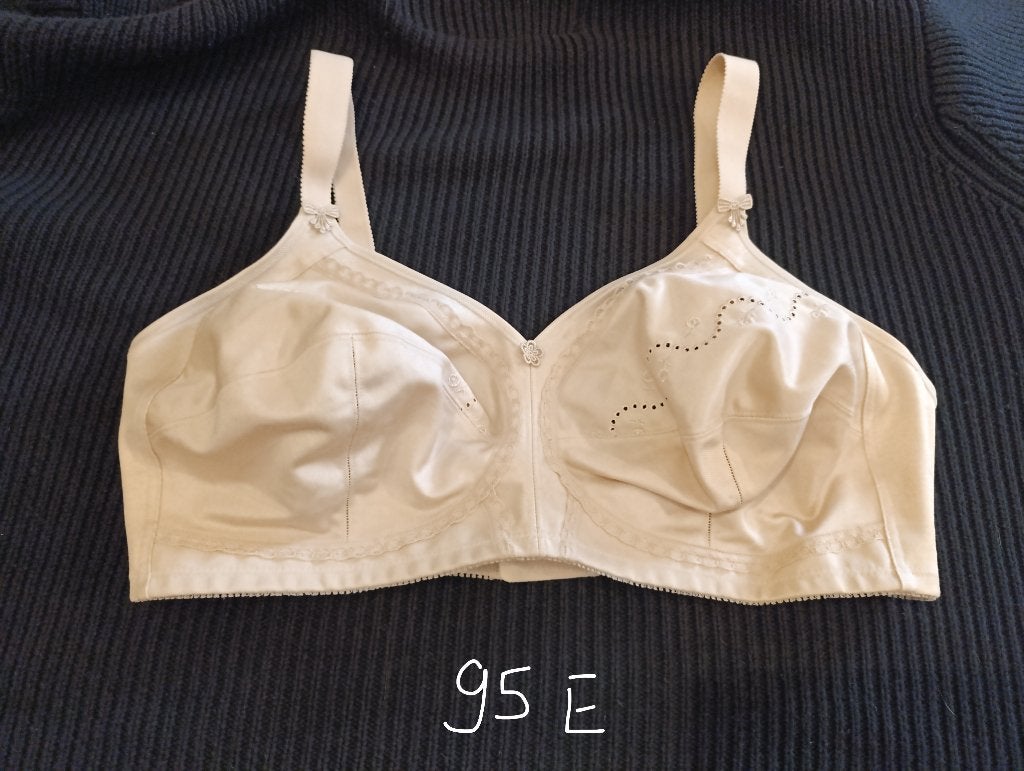 BH 95E, Triumph, Ophalen of Verzenden, Beige, BH