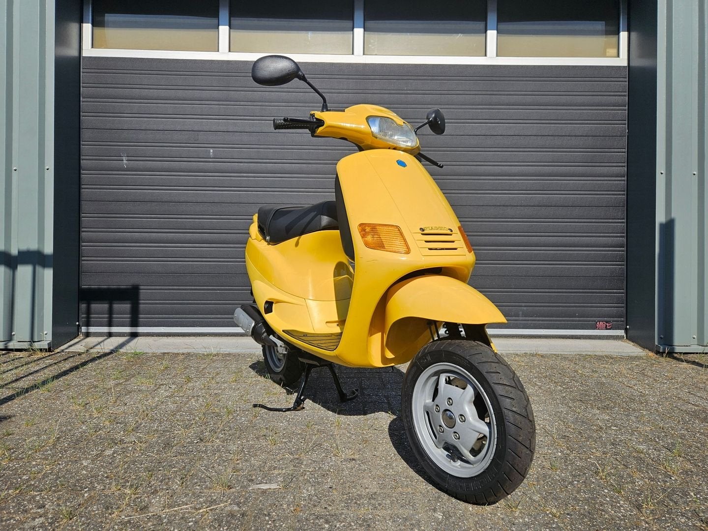 PIAGGIO ZIP FASTRIDER 50CC  2T BROM BJ 1996 GEEL 8817 KM NL