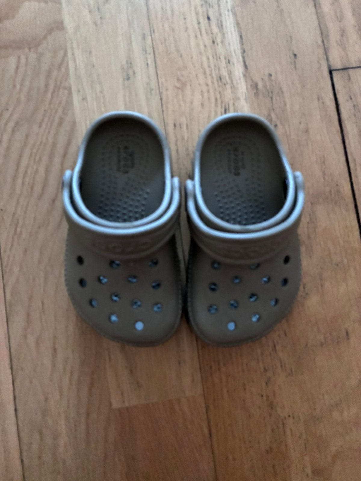 Crocs kaki, Schoentjes, Jongetje of Meisje, Ophalen of Verzenden, Zo goed als nieuw