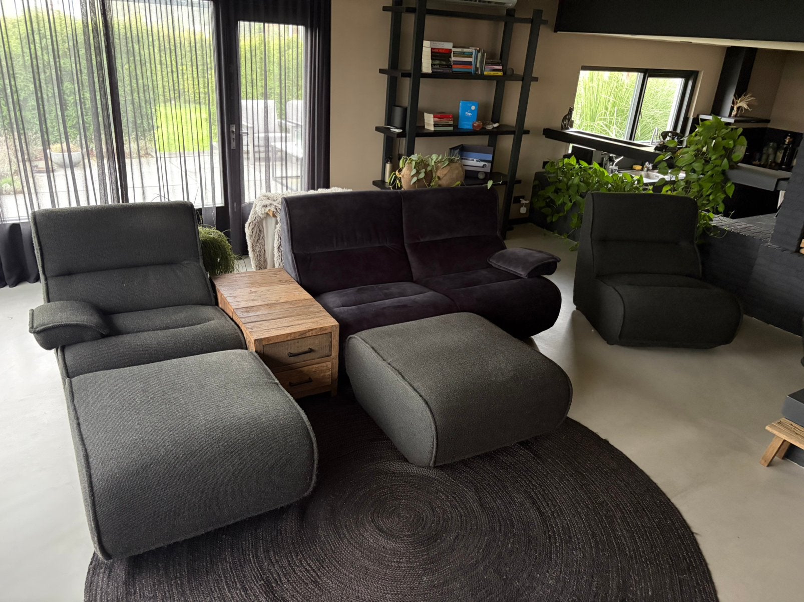 Een prachtige zit-combinatie met hockers - Henders & Hazel, Huis en Inrichting, Ophalen, Zo goed als nieuw, Rechte bank, Minder dan 150 cm