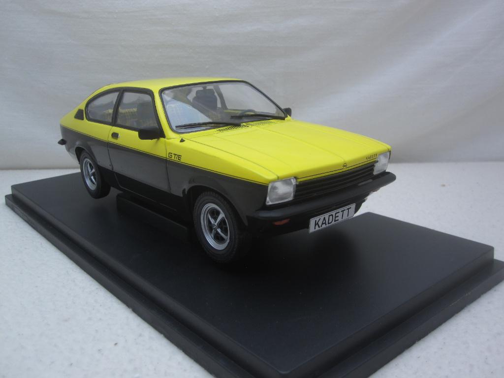 Opel Kadett C Coupe GT/E 1975 Geel/zwart 1:18 MCG, Ophalen of Verzenden, Nieuw, Auto, Overige merken