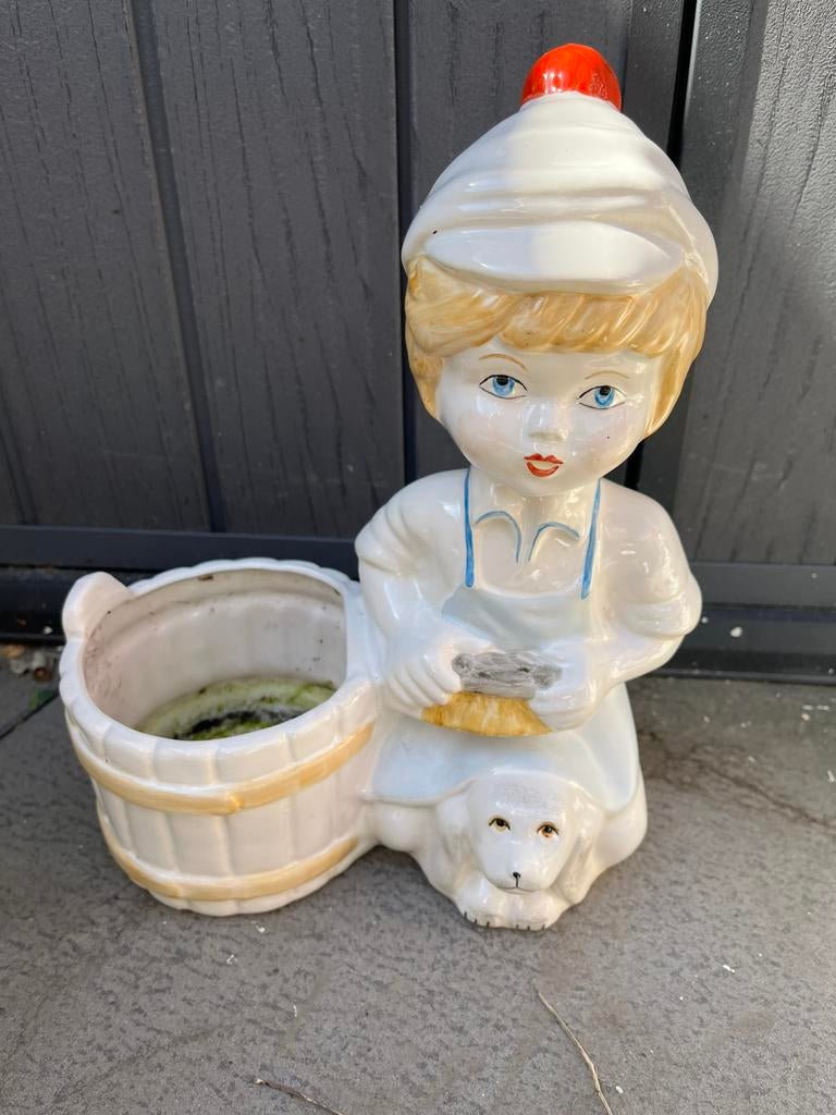 Vintage bloempot jongen met hondje, Ophalen, Overige materialen, Gebruikt, Minder dan 40 cm