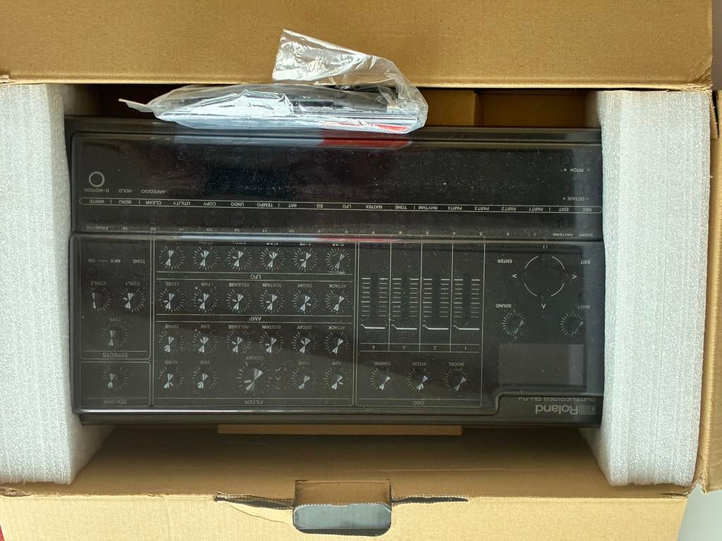 Roland SH-4d Synthesizer, Muziek en Instrumenten, Synthesizers, Roland, Zo goed als nieuw, Met midi-aansluiting, Overige aantallen