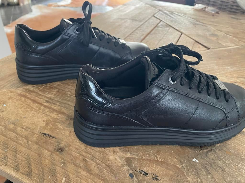 Zwarte sneakers met lakaccenten, maat 37, Ophalen of Verzenden, Nieuw, Zwart, Sneakers of Gympen