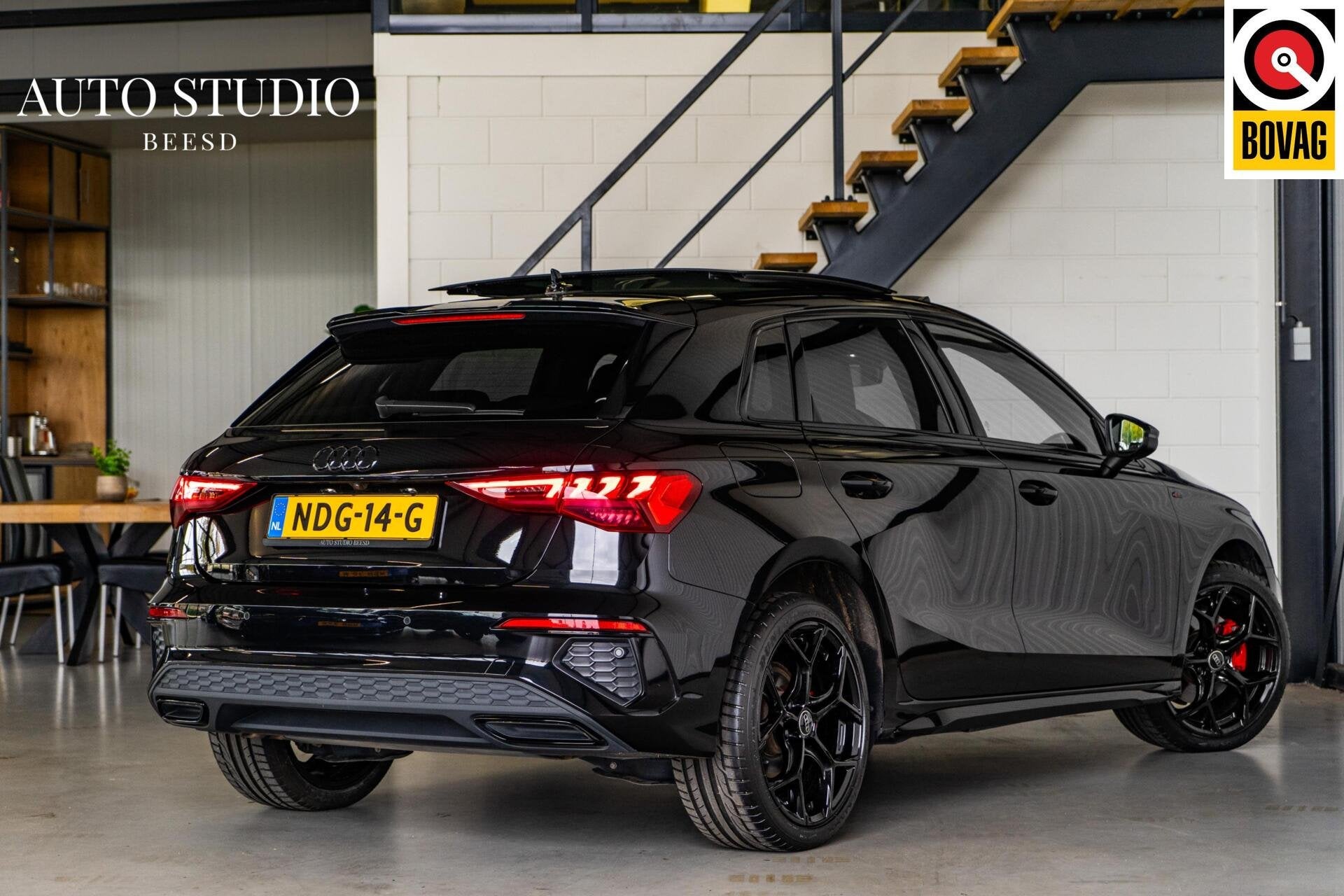 Audi A3 Sportback 40 TFSI e S line | Pano | Rood stiksel | A, Auto's, Dealer onderhouden, Gebruikt, 4 cilinders, Zwart