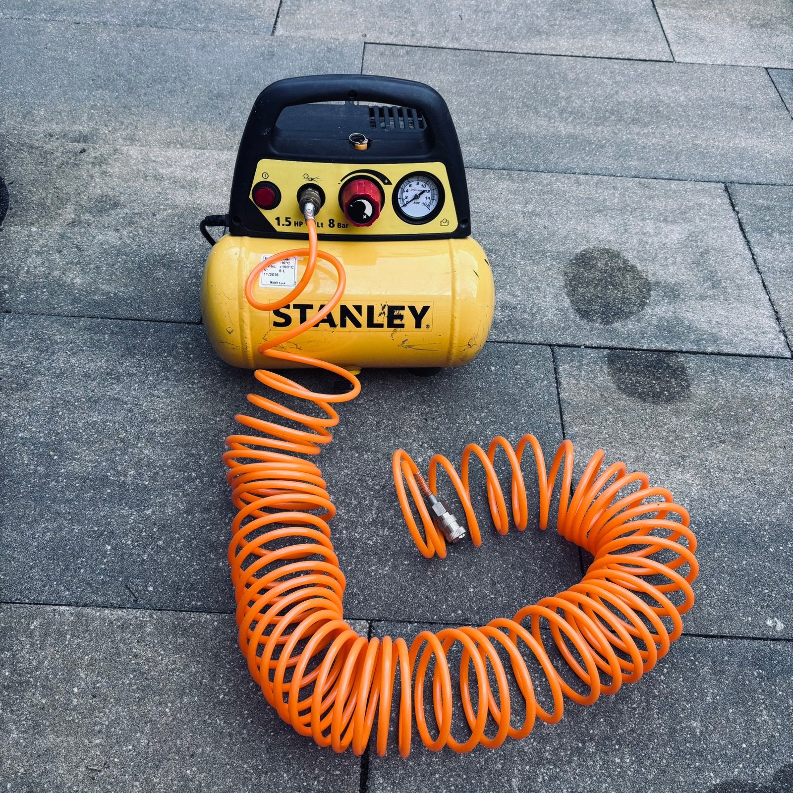 Stanley compresor !!!, Doe-het-zelf en Verbouw, Ophalen, Mobiel, 6 tot 10 bar, Zo goed als nieuw