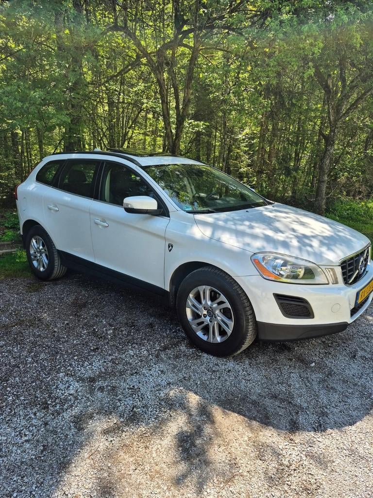 Set van 4 originele Volvo XC60 17 inch velgen / zomerbanden, Ophalen, 17 inch, 235 mm, Zomerbanden
