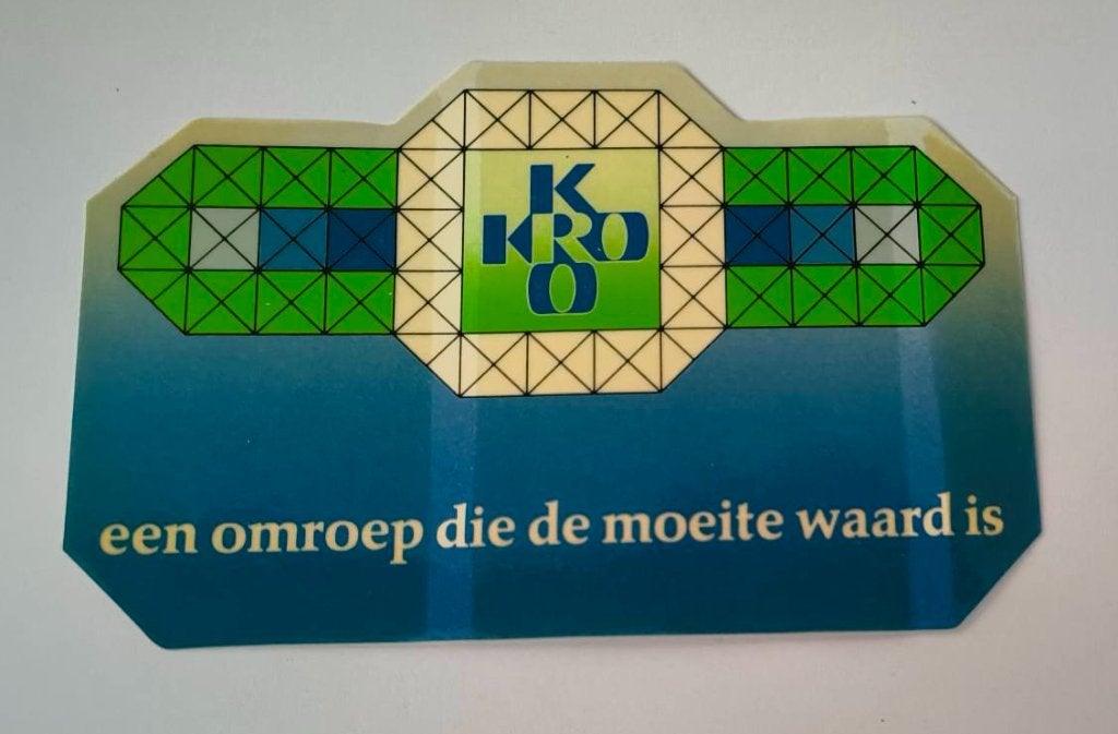 Sticker KRO de omroep die de moeite waard is, Ophalen of Verzenden, Zo goed als nieuw, Film, Tv of Omroep