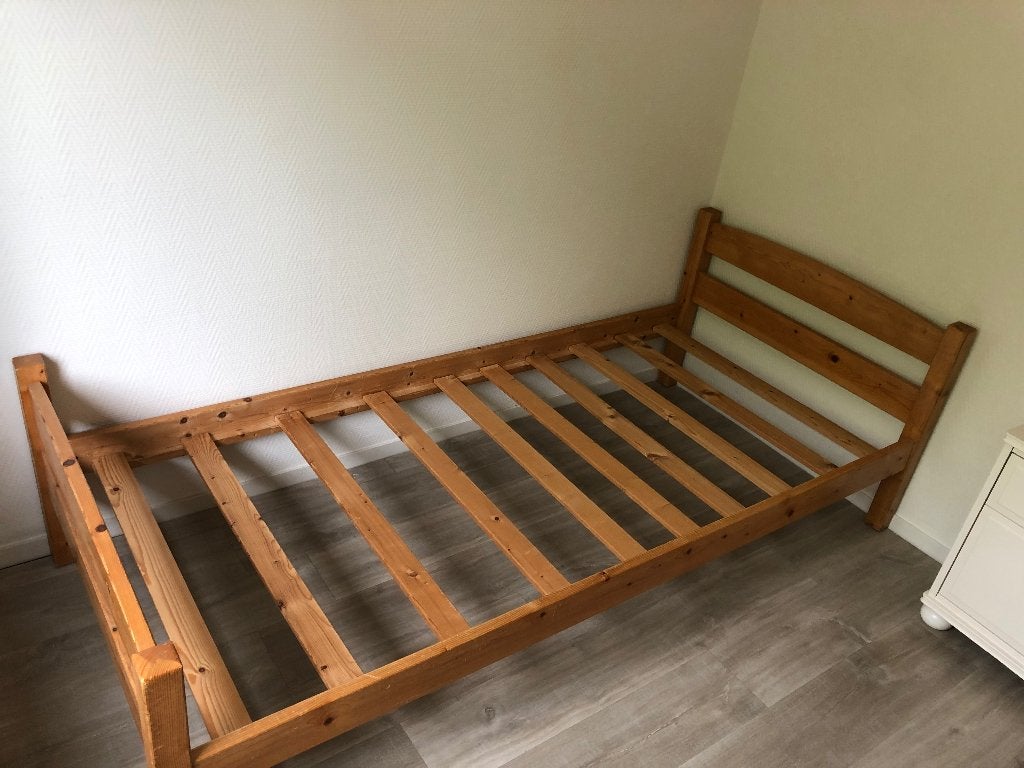 Grenen eenpersoons bed, Ophalen, Gebruikt, 90 cm, 210 cm