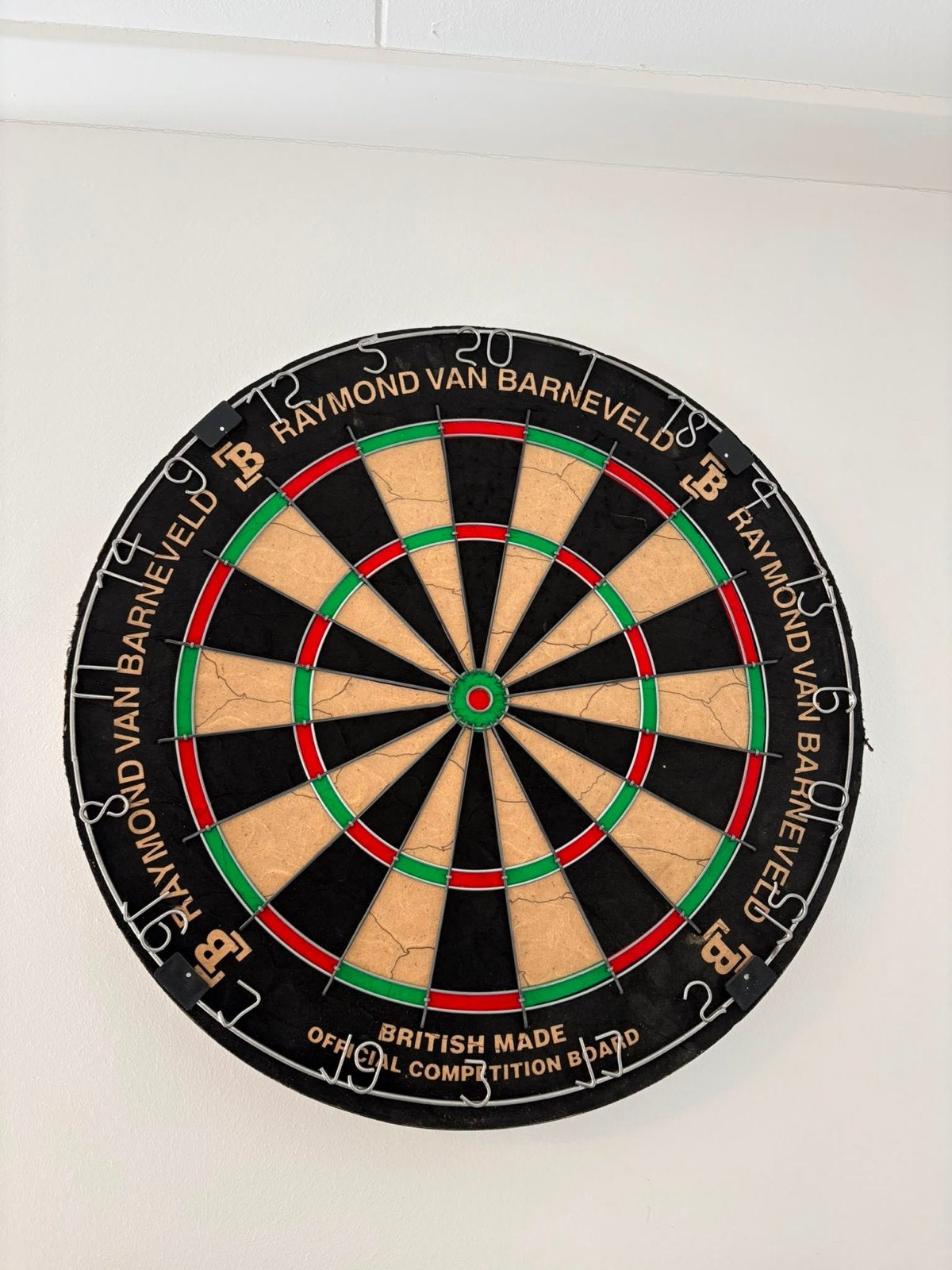 Raymond van Barneveld Dartbord - British Made, Sport en Fitness, Darts, Ophalen of Verzenden, Gebruikt, Dartbord