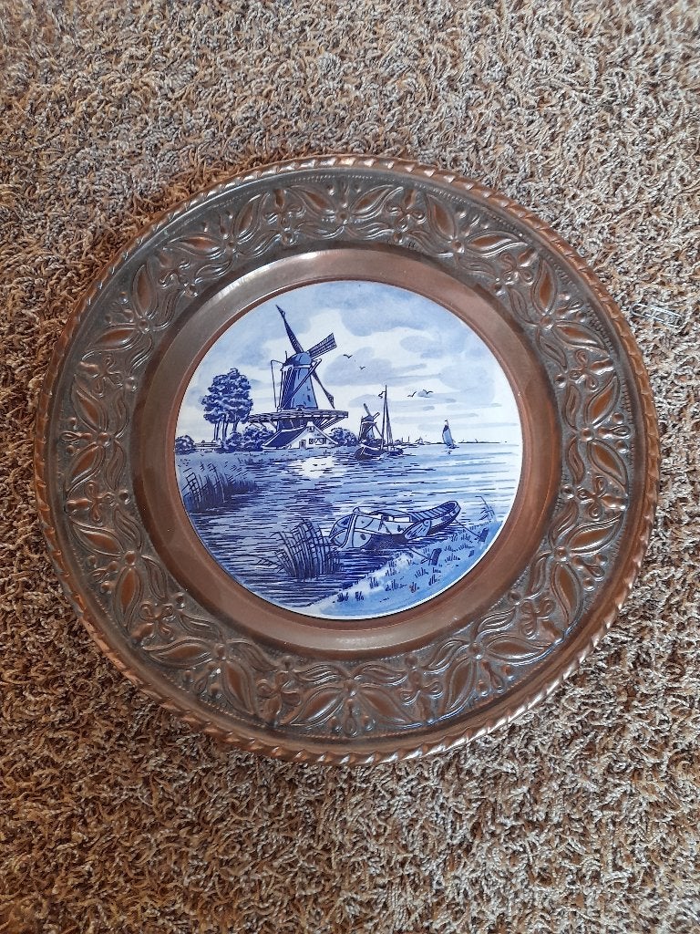 Delfts blauw wandbord met een mooie bewerkte rand., Ophalen of Verzenden