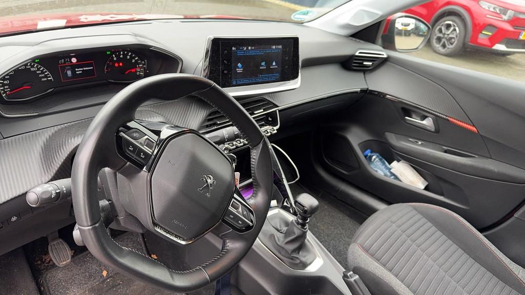 Peugeot 208 1.2i 102pk Active 37.000km. Airco Cruise Navi Ca, Voorwielaandrijving, Gebruikt, Euro 6, 49 €/maand