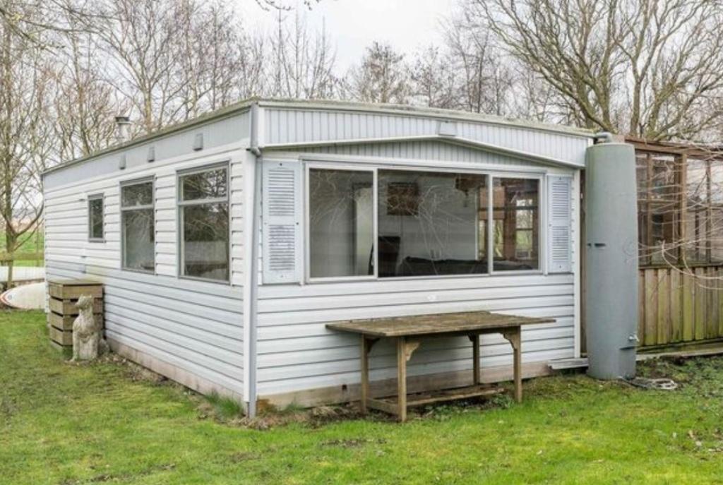 Oude stacaravan in aanbieding, Tot en met 2
