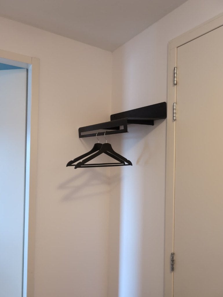 Wandkapstok Torna Design Wave 60 - 60x30x18 cm - Zwart Staal, Wandkapstok, Ophalen of Verzenden, Zo goed als nieuw, Minder dan 100 cm