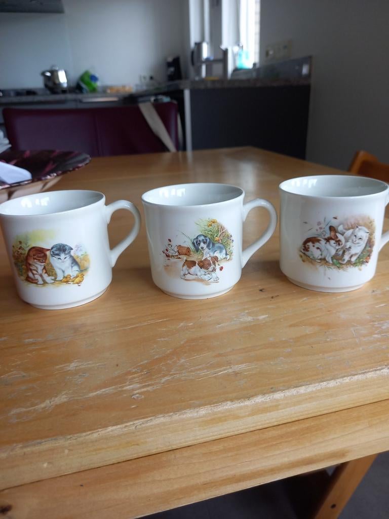 3 PUNTGAVE POEZEN KOPPEN ,, POEZEN ,,V DITMAR URBACH, Antiek en Kunst, Ophalen of Verzenden