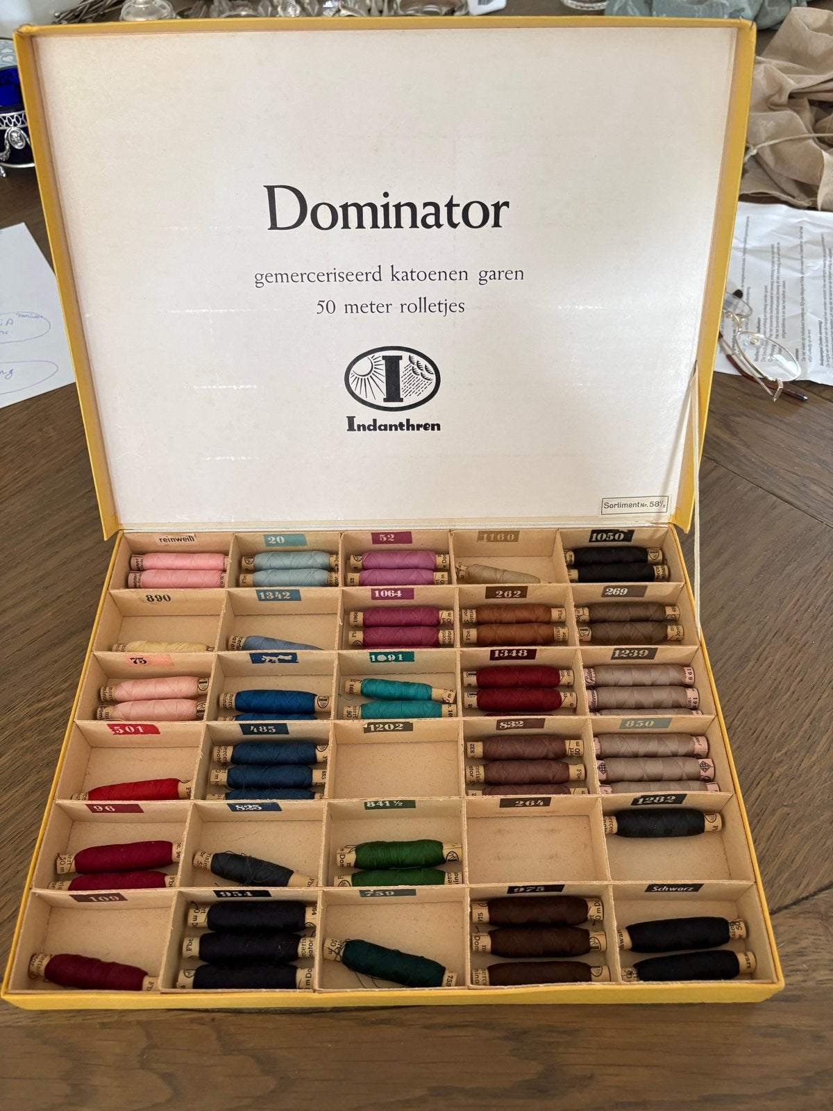 Vintage Indanthren Dominator naaigaren set - diverse kleuren, Ophalen of Verzenden, Zo goed als nieuw, Garen of Naald(en)