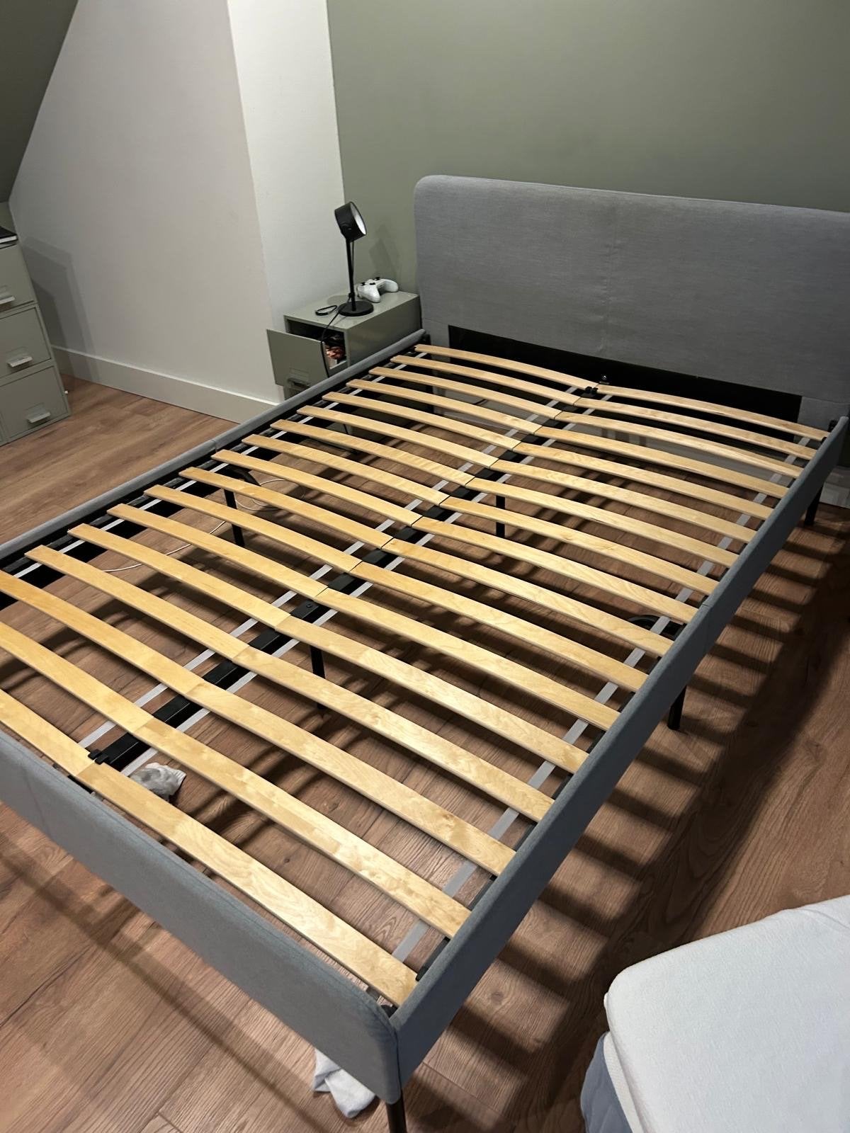 IKEA bed 140x200 cm - Grijs gestoffeerd, Ophalen, Gebruikt, Tweepersoons, 140 cm