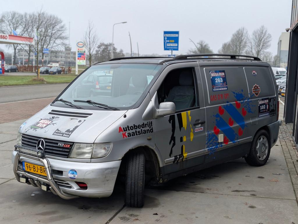Mercedes-Benz Vito 112 CDI Automaat - Airco - Megarun - Garb, Auto's, Metallic lak, Gebruikt, Zwart, 4 cilinders
