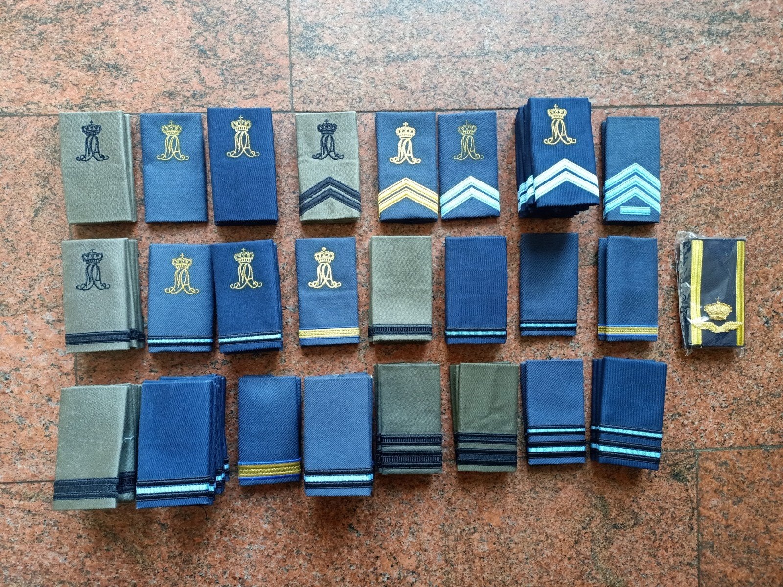 Diverse Luchtmacht rangonderscheidingstekens, Verzamelen, Militaria | Algemeen, Ophalen of Verzenden, Overige soorten, Overige gebieden