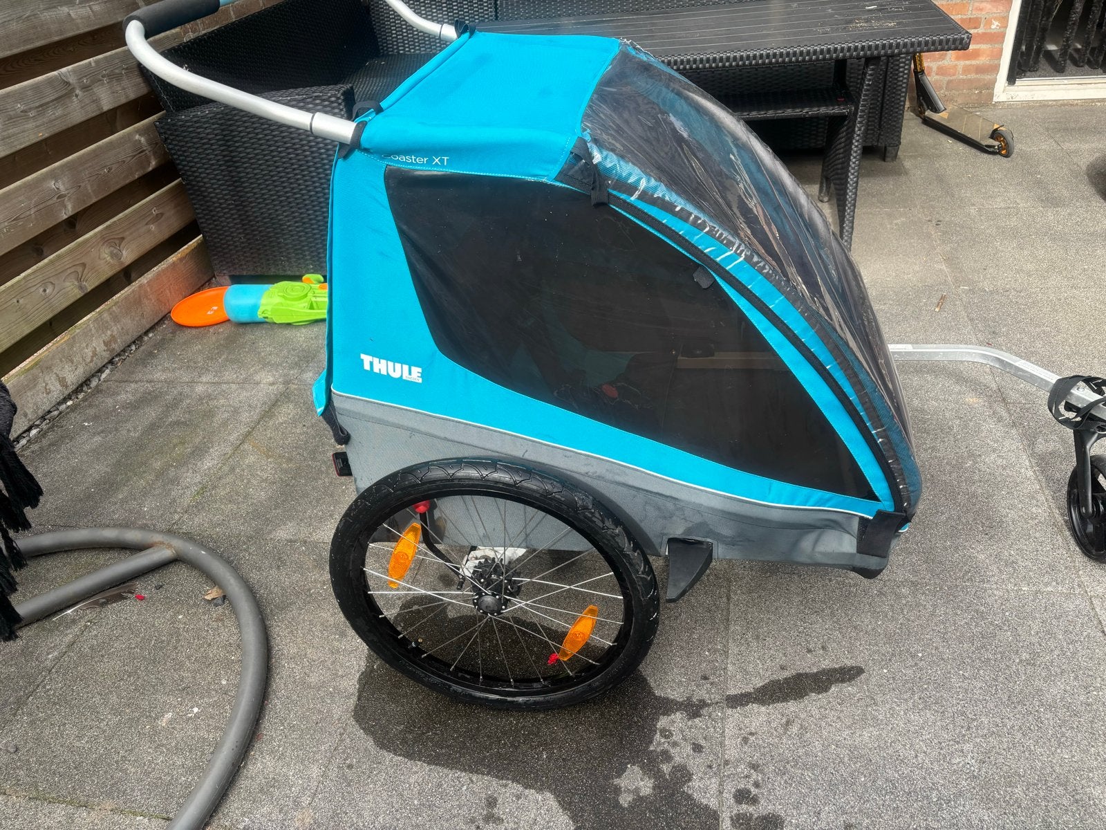 Thule Coaster XT Kinderkar/Fietskar - Blauw, Fietsen en Brommers, Fietsaccessoires | Aanhangers en Karren, Ophalen, Gebruikt, Opvouwbaar