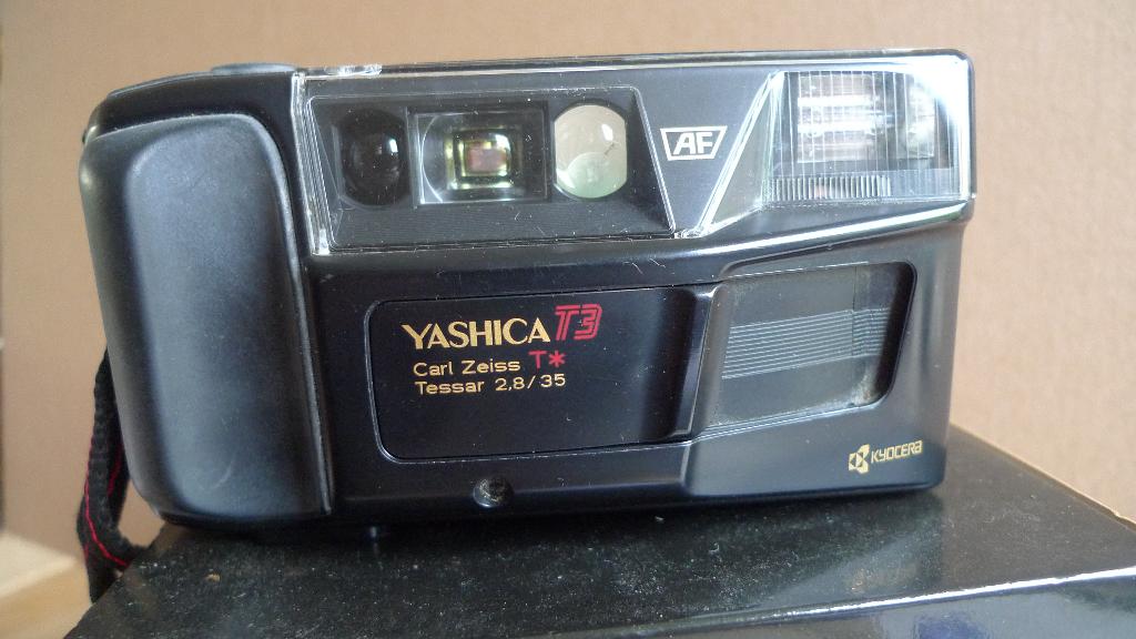 Yashica T3  Analoge Point and shoot camera, Ophalen of Verzenden, Gebruikt, Compact, Overige Merken
