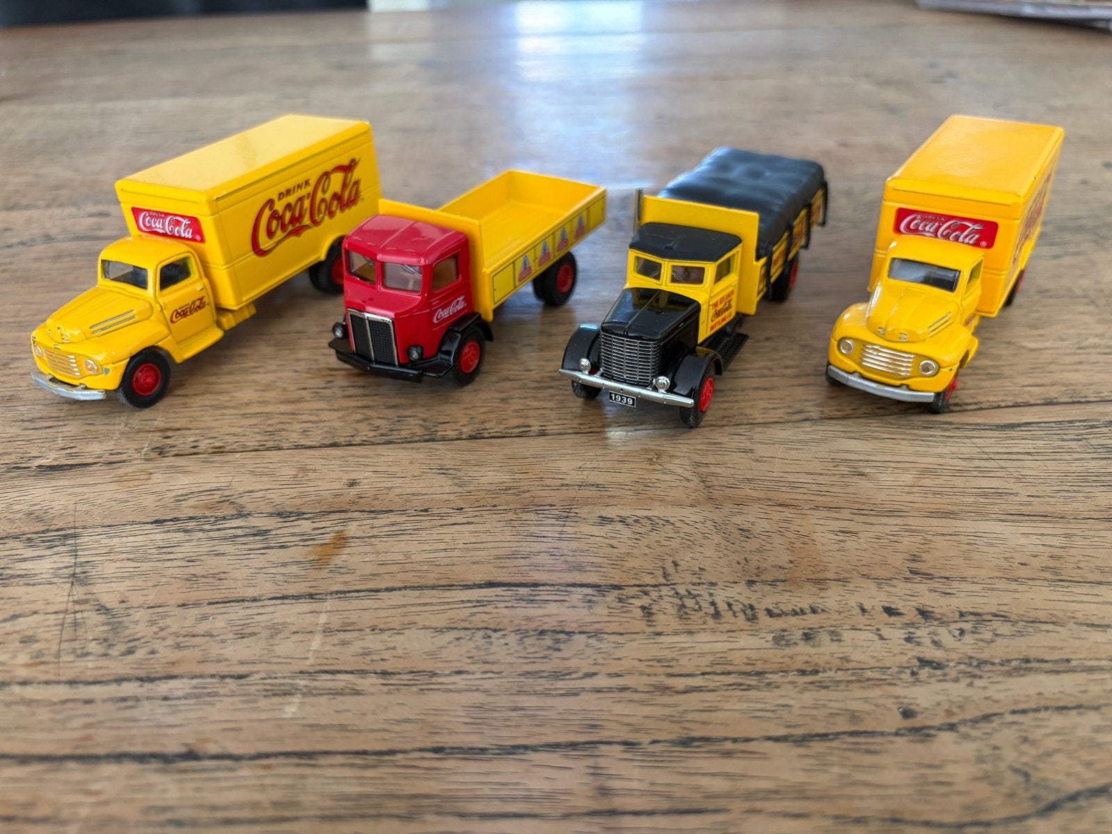 Hartoy Coca Cola modelvrachtwagens, Hobby en Vrije tijd, Modelauto's | Overige schalen, Ophalen, Gebruikt, Bus of Vrachtwagen