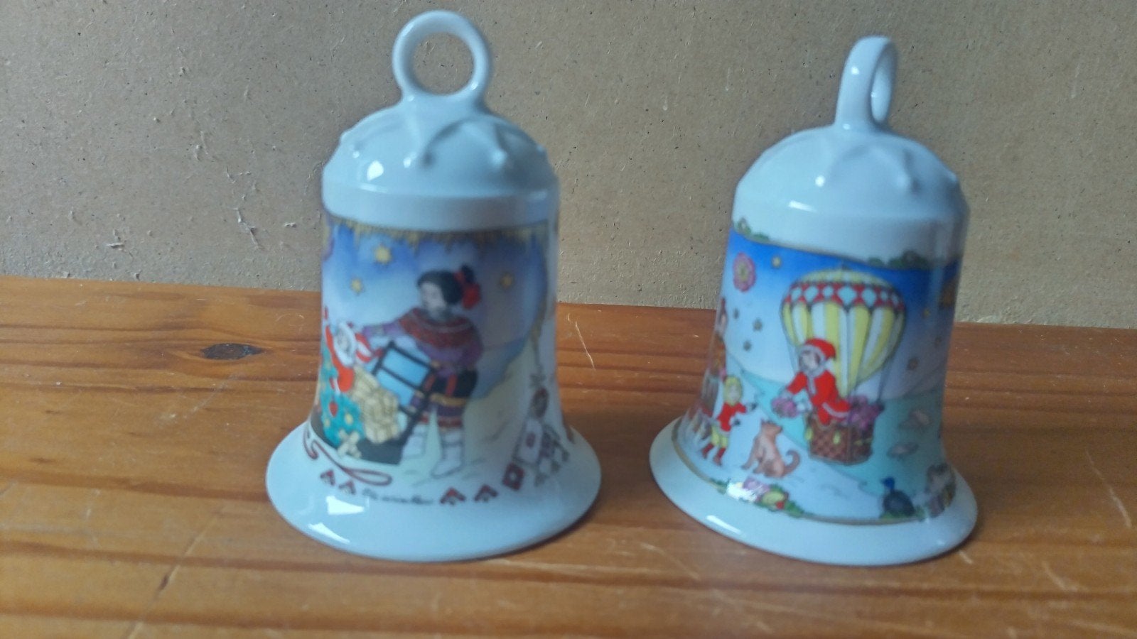 Set van 2 porseleinen kerstklokken met kinderfiguren, Ophalen of Verzenden, Zo goed als nieuw