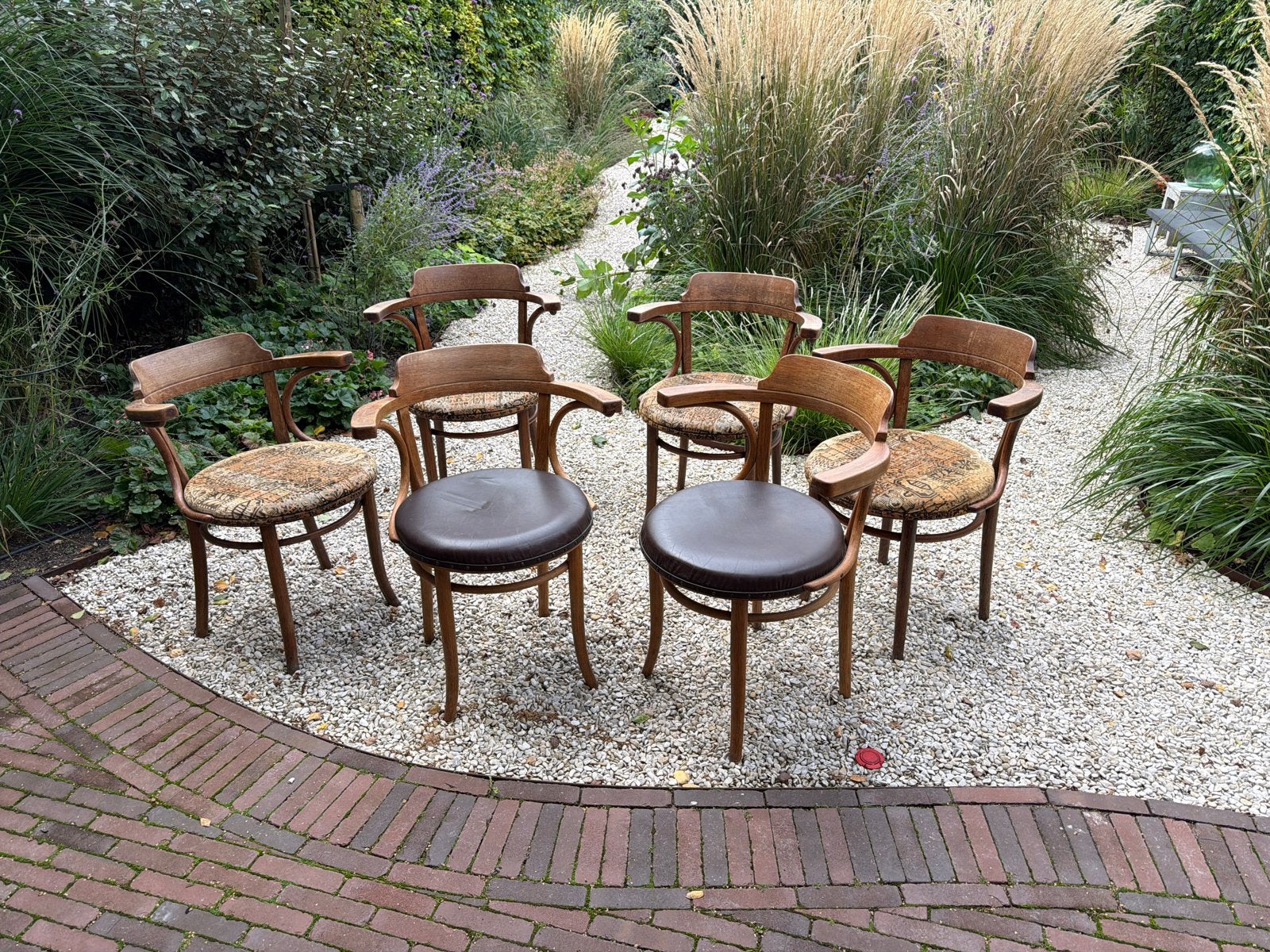 Set van 6 Thonet model 23 stoelen met armleuningen, Ophalen
