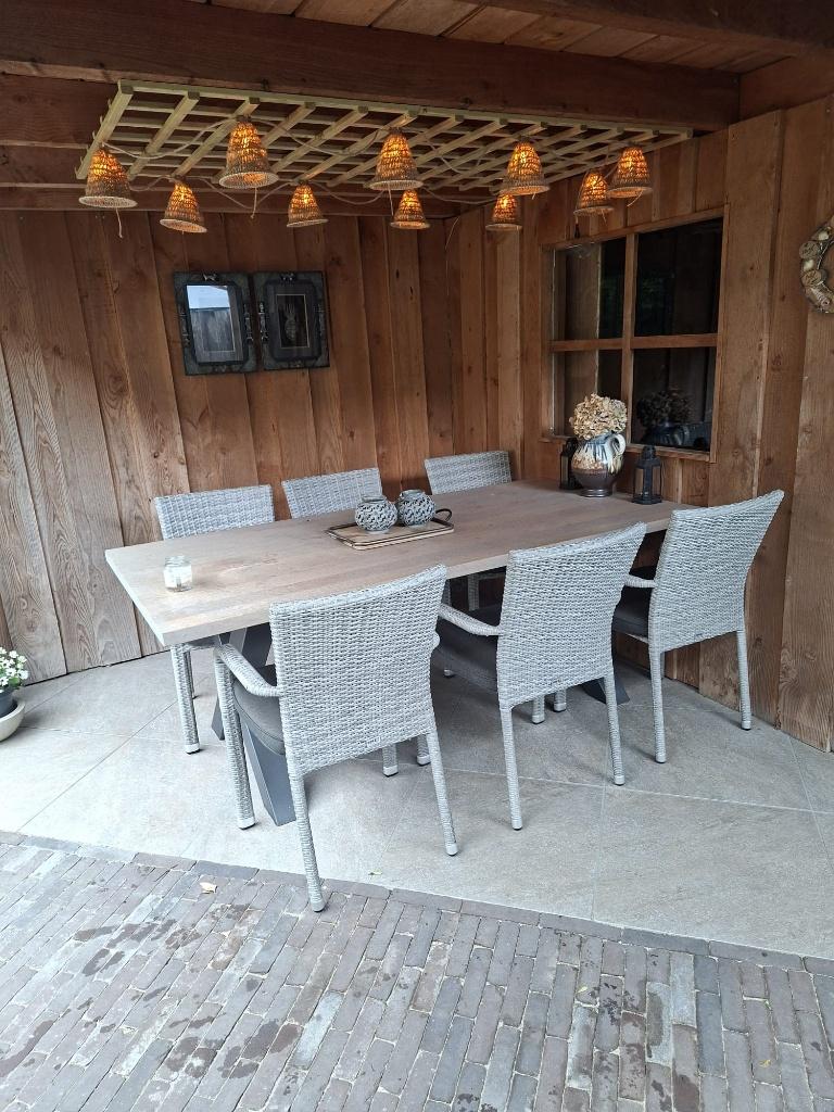 Tuintafel en bijbehorende stoelen, Ophalen, Hardhout, 6 zitplaatsen, Zo goed als nieuw