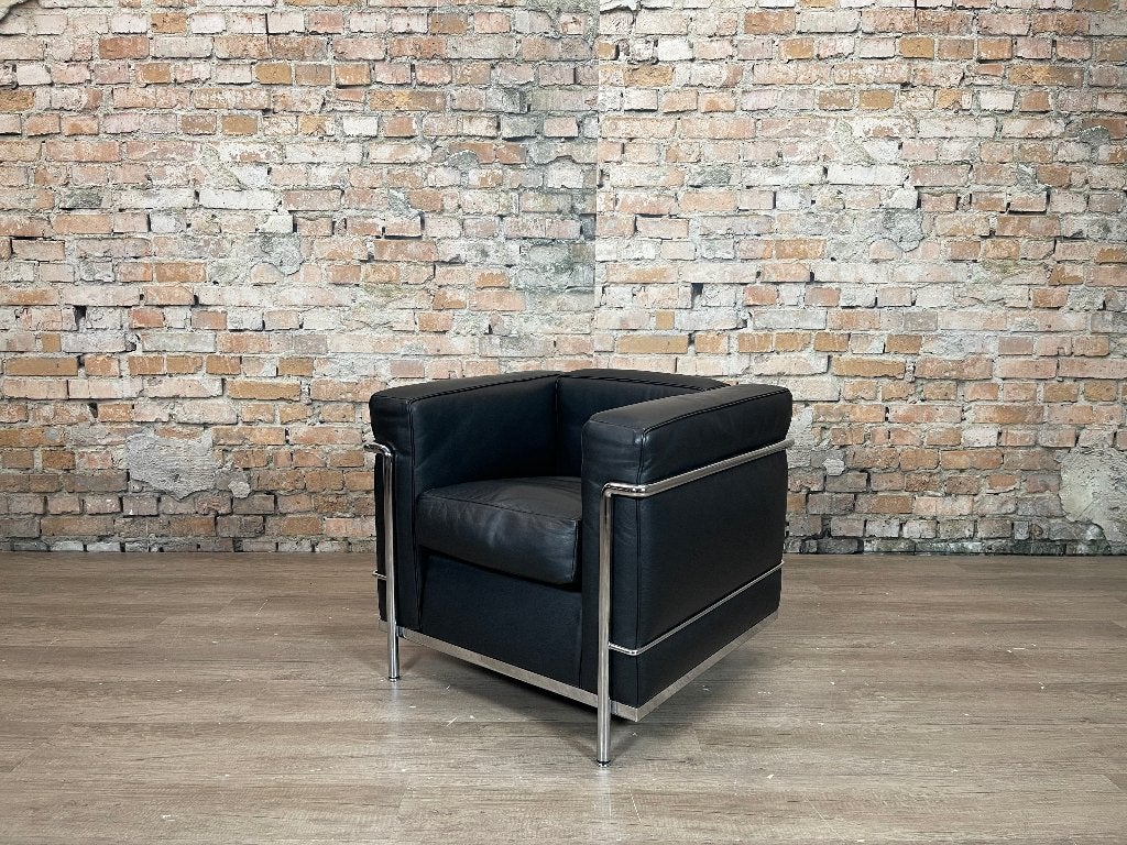 Cassina LC2 – Zwart leer | Le Corbusier, Huis en Inrichting, Fauteuils, Ophalen, Design, 75 tot 100 cm, Zo goed als nieuw