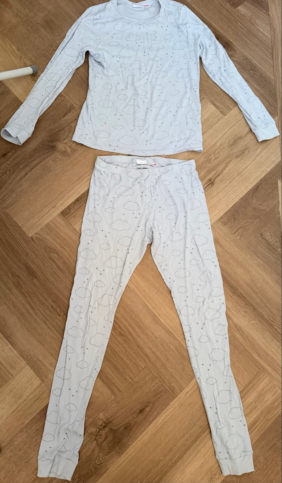 Zara pyjama set maat 164 met wolkenprint, Ophalen of Verzenden, Gebruikt, Jongen of Meisje, Nacht- of Onderkleding