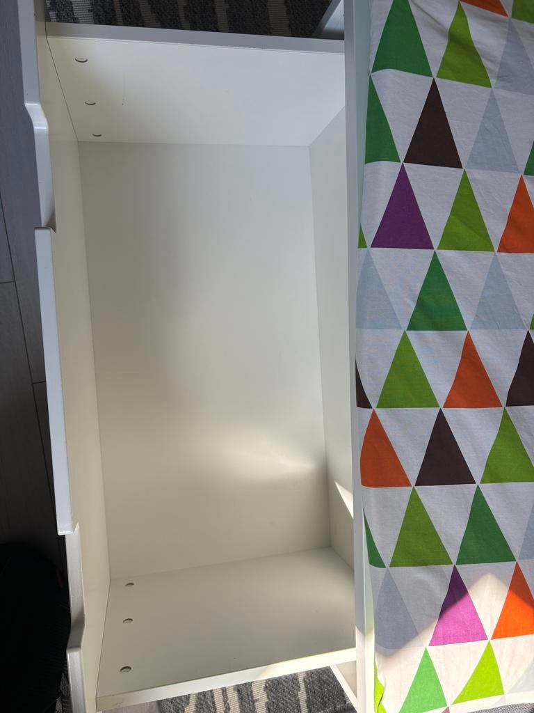 Witte IKEA speelgoed lade met kleurrijk kussen, Ophalen, Gebruikt, Kast