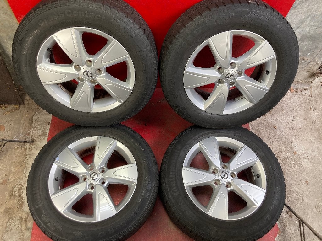 Winterbanden Volvo XC40 235/60R17 Continental, Gebruikt, ., Banden en Velgen, 17 inch