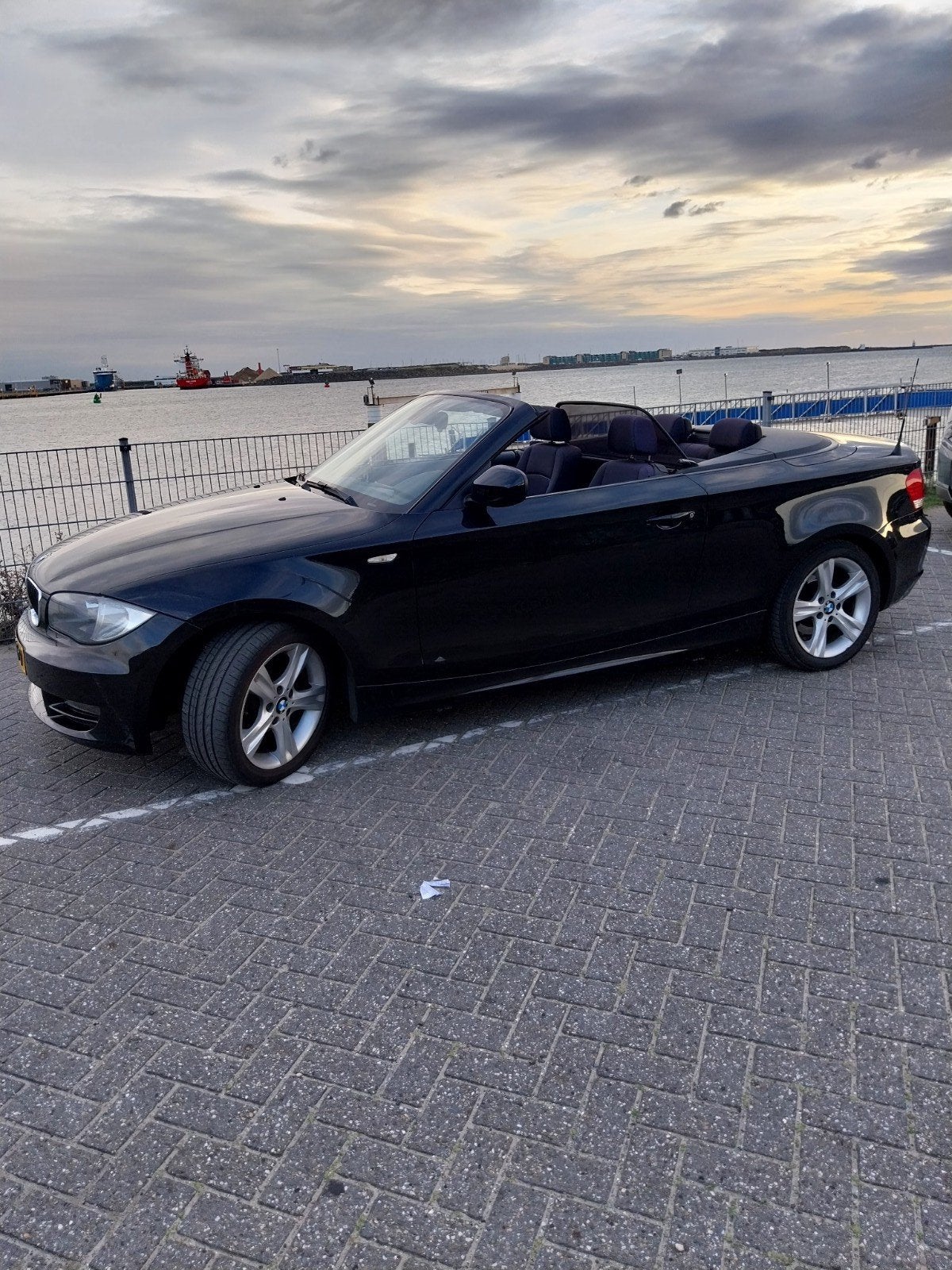 BMW 1-Serie 2.0 118I Cabrio 2010 Zwart, Auto's, 1-Serie, 1995 cc, Zwart, Cabriolet