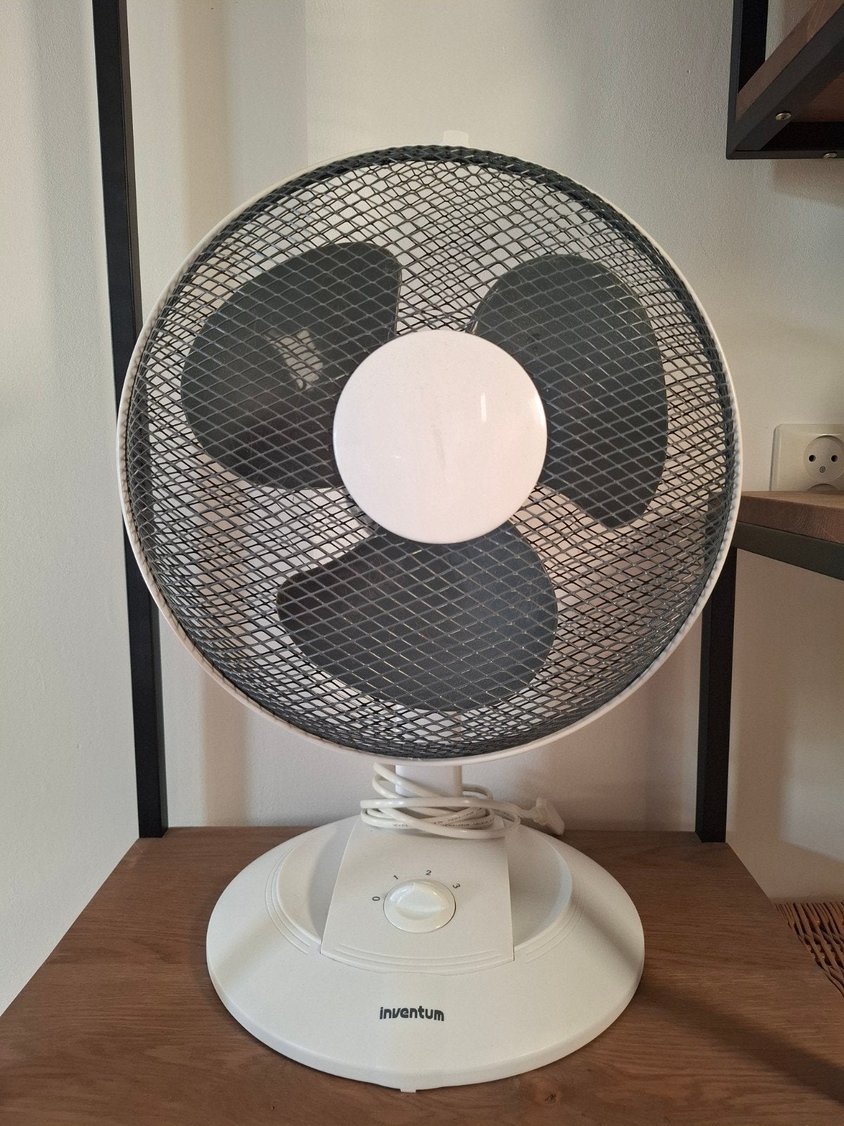 Witte Inventum VT12 ventilator 40Watt met 3 standen, Witgoed en Apparatuur, Ventilatoren, Ophalen, Gebruikt, Statiefventilator