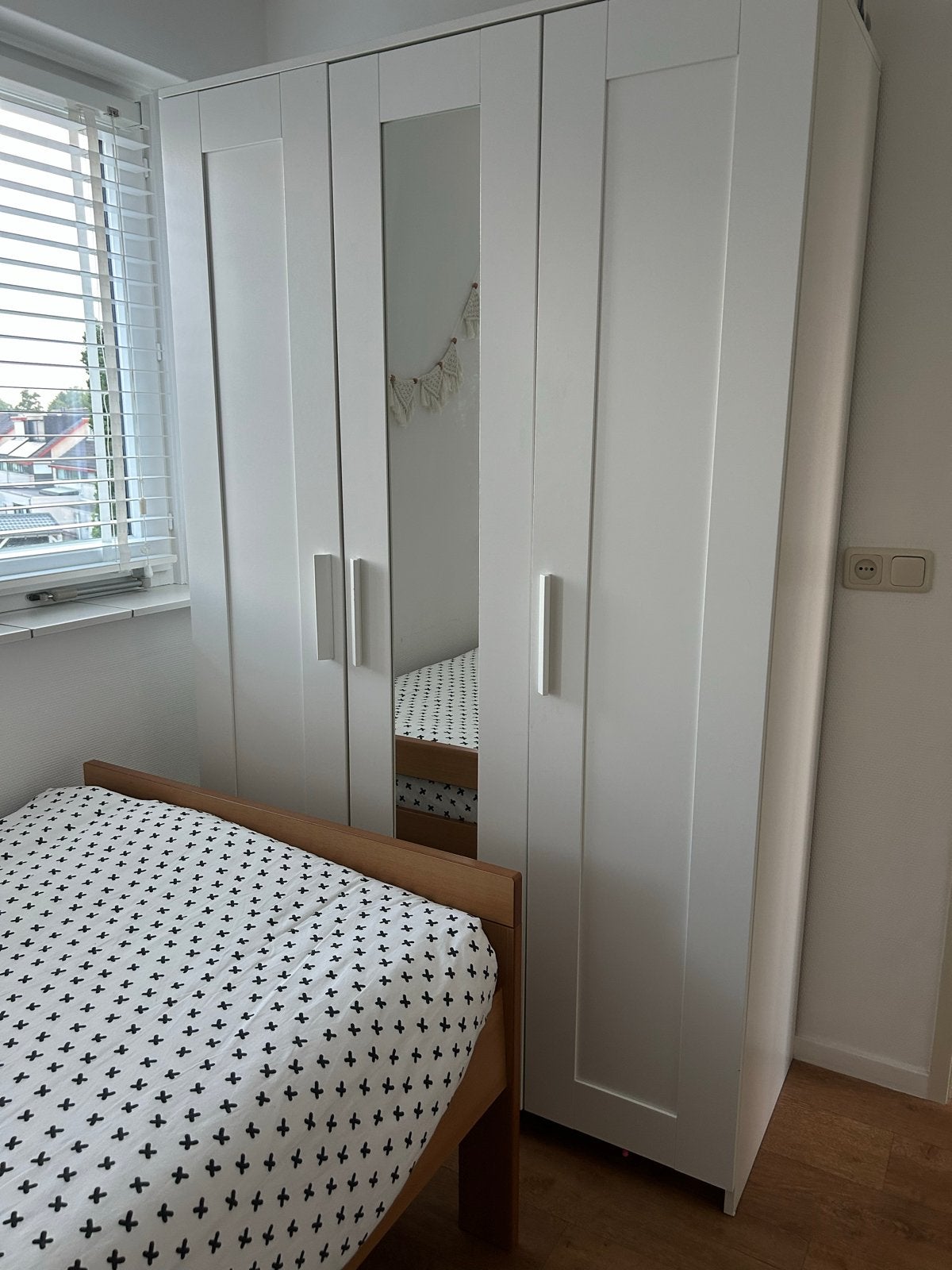 Witte kledingkast Brimnes Ikea, Huis en Inrichting, Kasten | Kledingkasten, Ophalen, Met deur(en), 100 tot 150 cm, Zo goed als nieuw