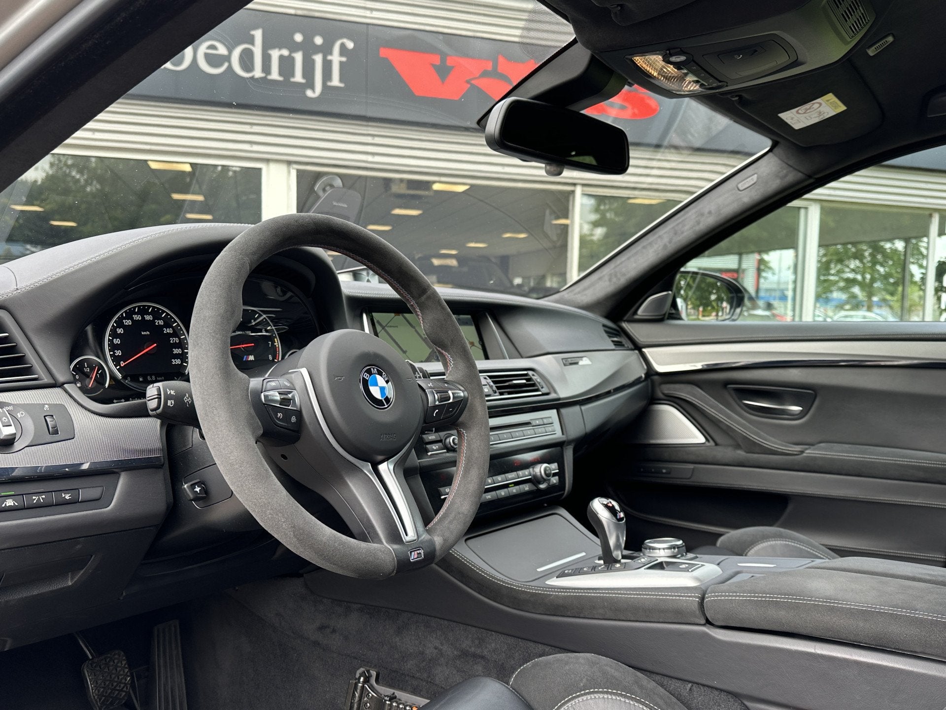 BMW 5 Serie M5 30 Jahre | 1 of 300 | NL Auto | Collectors it, Auto's, Automaat, Achterwielaandrijving, Gebruikt, 2000 kg