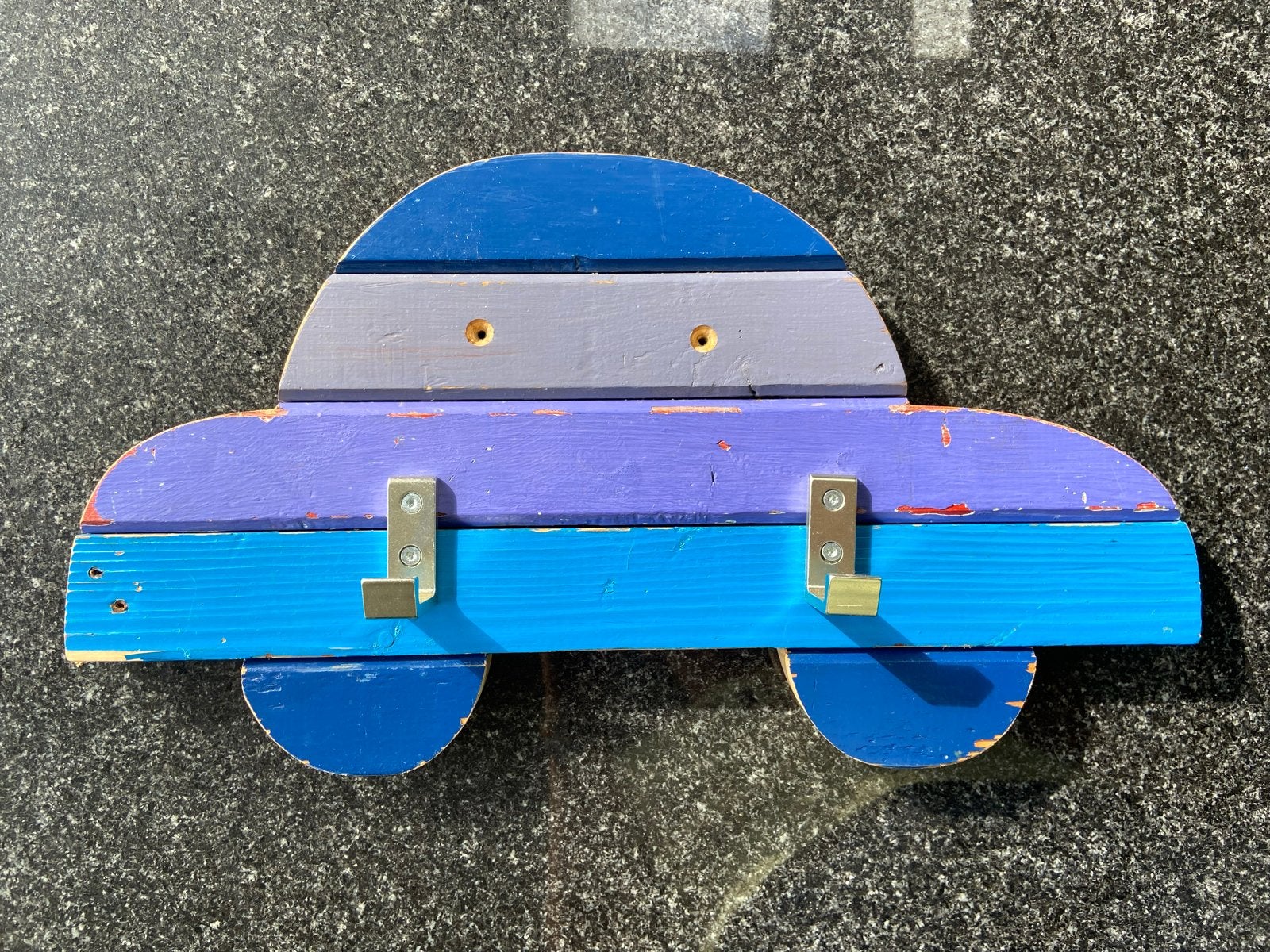 Leuke houten kinderkapstok in de vorm van een auto, Gebruikt, Ophalen of Verzenden, Minder dan 100 cm, Kinderkapstok