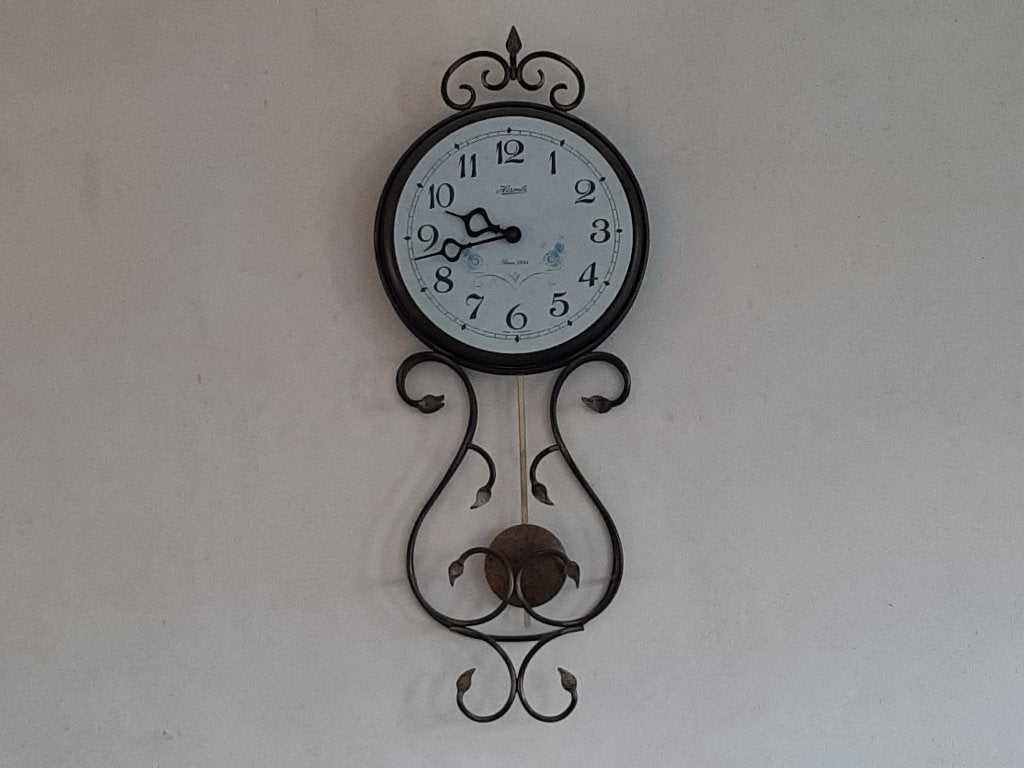 Prachtige analoge metalen wandklok merk Hermle, z.g.a.n., Bruin, Analoog, Ophalen of Verzenden, Zo goed als nieuw