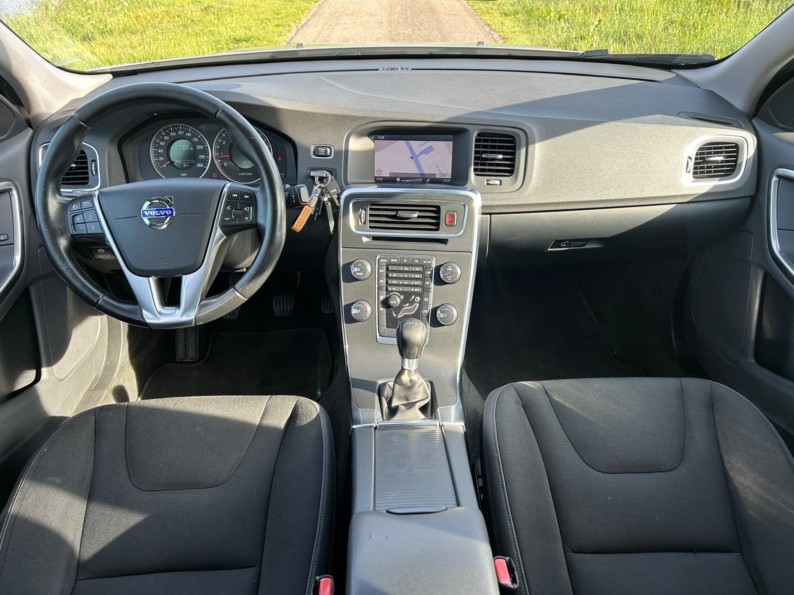 Volvo S60 1.6 T3 Business | Trekhaak | Dodehoek Detectie | N, Auto's, Voorwielaandrijving, Gebruikt, Zwart, 4 cilinders