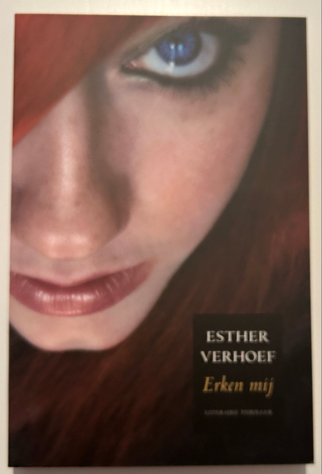 Esther Verhoef - Erken mij (Thriller), Ophalen of Verzenden, Zo goed als nieuw, Nederland