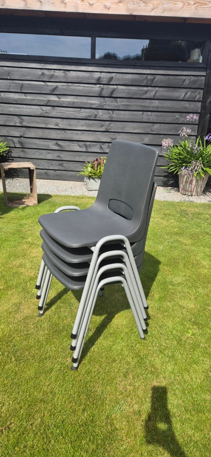 stapelbare kantine stoelen., Ophalen, Gebruikt, Grijs, Vijf, Zes of meer stoelen